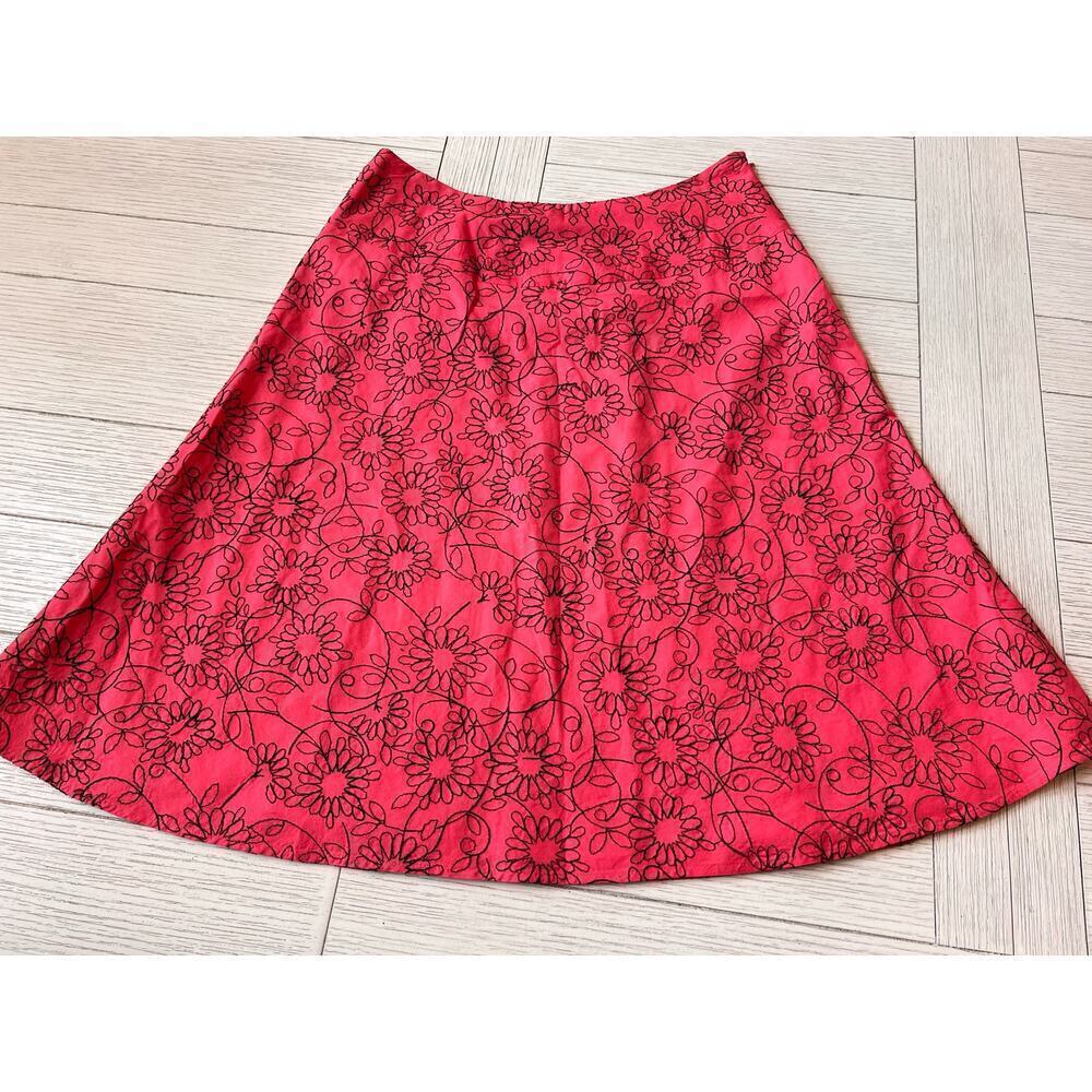 Anthropologie Autograph New York size 6 cotton/spandex‎ lined knee length skirt.